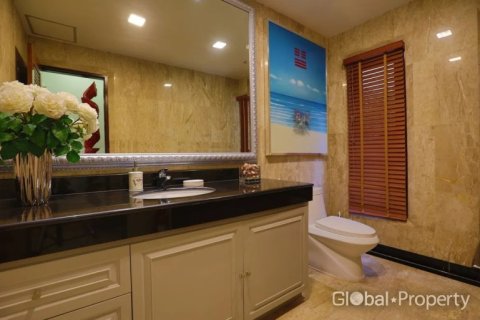 House in Pattaya, Thailand 3 bedrooms № 181271 - photo 26