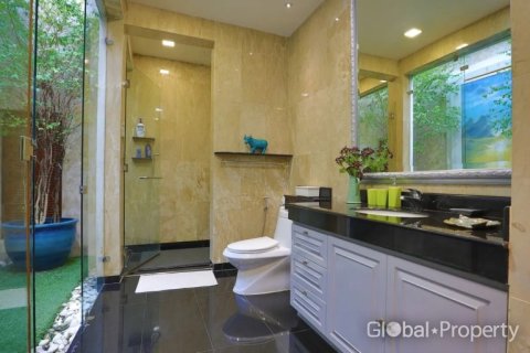 House in Pattaya, Thailand 3 bedrooms № 181271 - photo 21