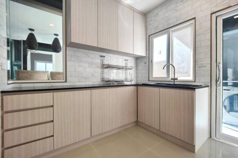 House in Bang Kaeo, Thailand 4 bedrooms № 173665 - photo 7