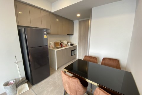 Condo in Huai Khwang, Bangkok, Thailand, 2 bedrooms  № 173660 - photo 2