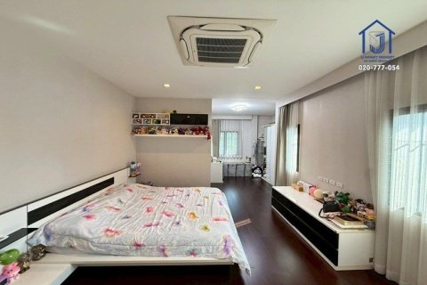 Maison à Pak Kret, Thaïlande 5 chambres № 173662 - photo 10