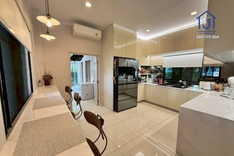 Maison à Pak Kret, Thaïlande 5 chambres № 173662 - photo 15