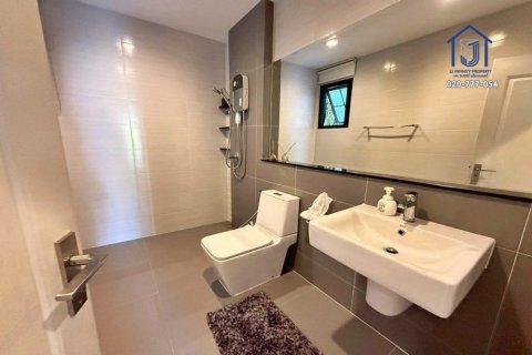 Maison à Pak Kret, Thaïlande 5 chambres № 173662 - photo 16