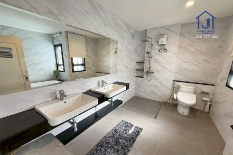 Maison à Pak Kret, Thaïlande 5 chambres № 173662 - photo 8