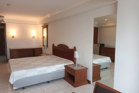 Studio in the Condo in Phra Nakhon, Bangkok, Thailand  № 155895 - photo 1