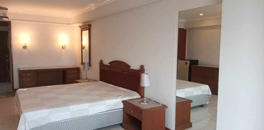 Studio in the Condo in Phra Nakhon, Bangkok, Thailand  № 155895