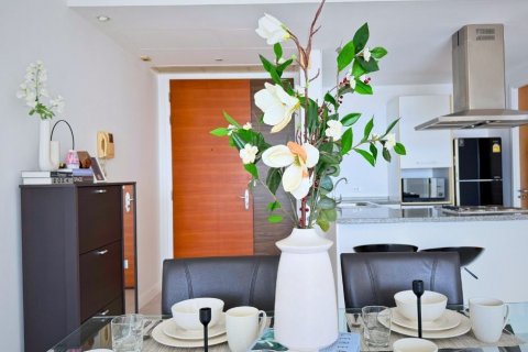 Condo in Khlong Toei, Bangkok, Thailand, 2 bedrooms  № 138426 - photo 2