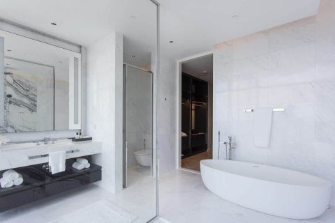 Condo in Bangkok, Thailand, 4 bedrooms  № 166926 - photo 11