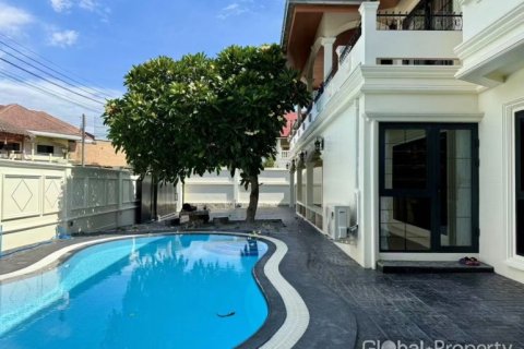 Дом в Паттайе, Таиланд с 5 спальнями  № 168159 - фото 2