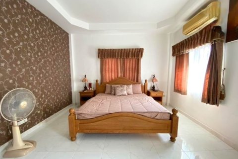 House in Pattaya, Thailand 3 bedrooms № 157659 - photo 2