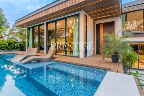 House in Pattaya, Thailand 4 bedrooms № 198237