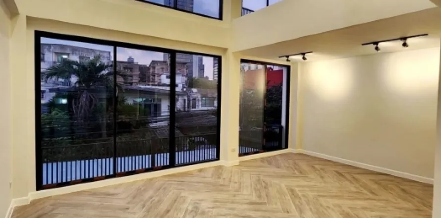 Haus in Watthana, Bangkok, Thailand 4 Schlafzimmer № 215251