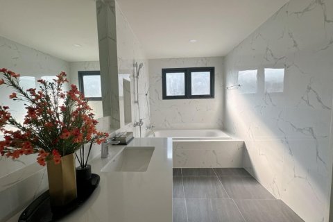 Villa in Bang Na, Bangkok, Thailand 4 bedrooms № 133717 - photo 19