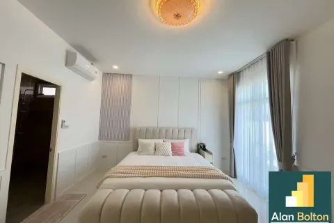 Casa de 3 dormitorios en Pattaya, Tailandia № 211401 - foto 16