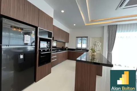 Casa de 3 dormitorios en Pattaya, Tailandia № 211401 - foto 6