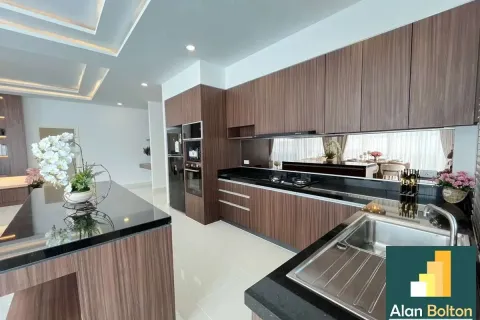 Casa de 3 dormitorios en Pattaya, Tailandia № 211401 - foto 12