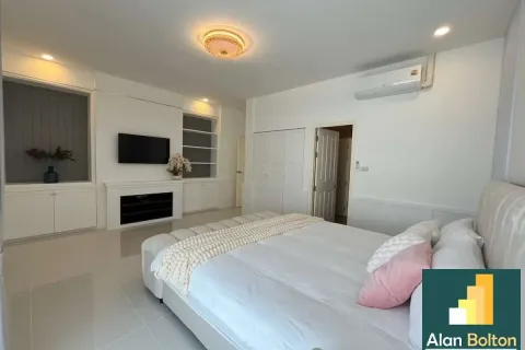 Casa de 3 dormitorios en Pattaya, Tailandia № 211401 - foto 4