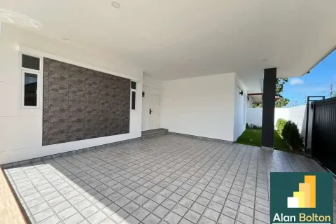 Casa de 3 dormitorios en Pattaya, Tailandia № 211401 - foto 3