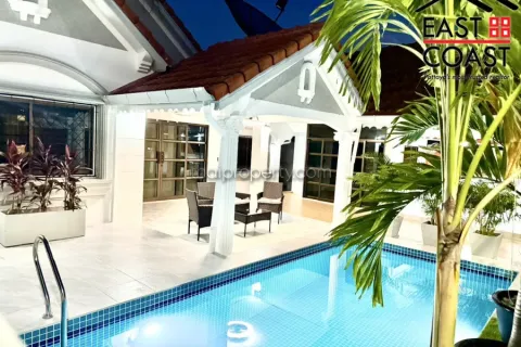 House in Pattaya, Thailand 4 bedrooms № 212353