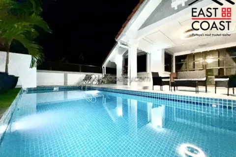 Casa de 4 dormitorios en Pattaya, Tailandia № 212353 - foto 4
