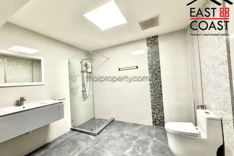 Casa de 4 dormitorios en Pattaya, Tailandia № 212353 - foto 15