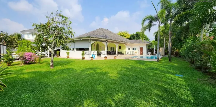 Casa de 3 dormitorios en Pattaya, Tailandia № 212359