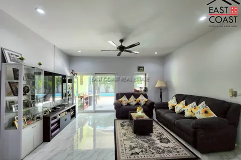 Casa de 3 dormitorios en Pattaya, Tailandia № 212359 - foto 3