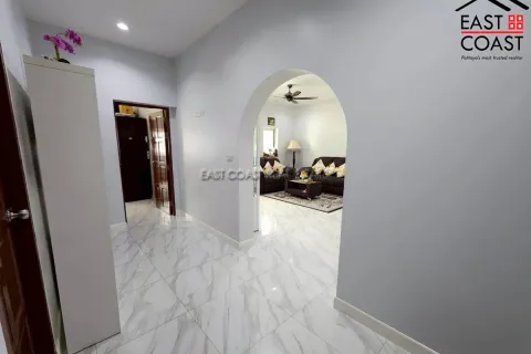 Casa de 3 dormitorios en Pattaya, Tailandia № 212359 - foto 16