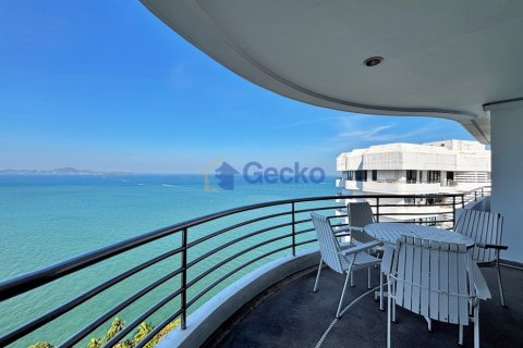 Condo in Pattaya, Thailand, 3 bedrooms № 197316 - photo 2