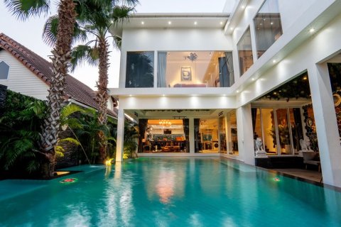 Вилла в Паттайе, Таиланд с 8 спальнями № 164130 - фото 8