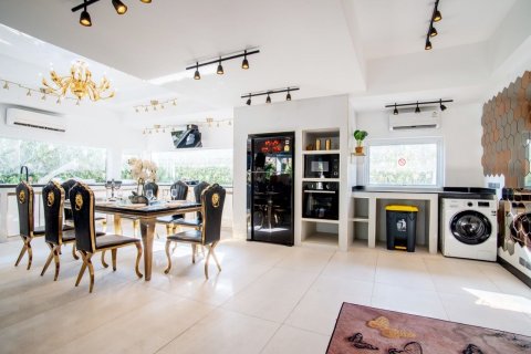 Вилла в Паттайе, Таиланд с 8 спальнями № 164130 - фото 19