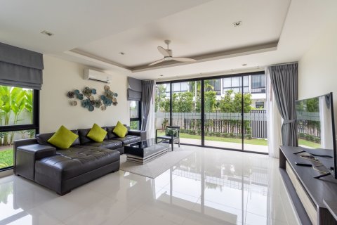Villa in Phuket, Thailand 5 bedrooms № 164133