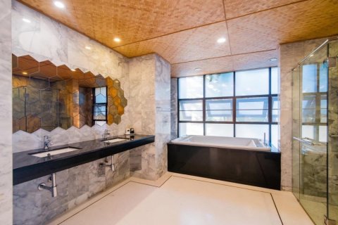 Villa in Pran Buri, Thailand 4 bedrooms № 205662 - photo 12