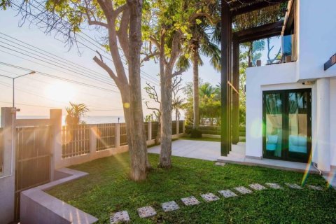Villa in Pran Buri, Thailand 4 bedrooms № 205662 - photo 3