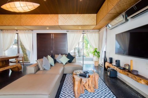 Villa in Pran Buri, Thailand 4 bedrooms № 205662 - photo 6