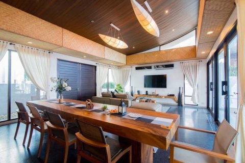 Villa in Pran Buri, Thailand 4 bedrooms № 205662 - photo 5