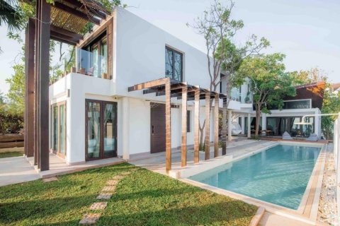 Villa in Pran Buri, Thailand 4 bedrooms № 205662 - photo 2