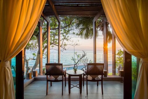 Villa in Pran Buri, Thailand 4 bedrooms № 205662 - photo 4