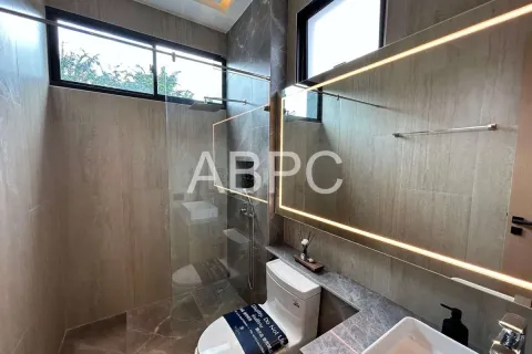 Casa de 4 dormitorios en Pattaya, Tailandia № 211947 - foto 4