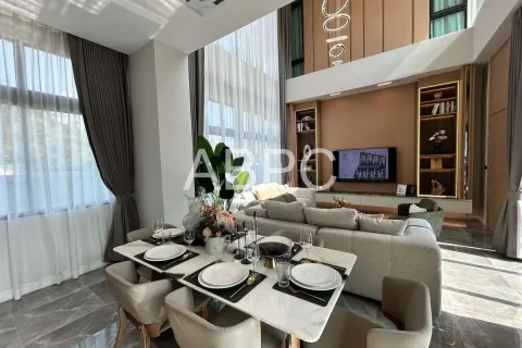 Casa de 4 dormitorios en Pattaya, Tailandia № 211947 - foto 3