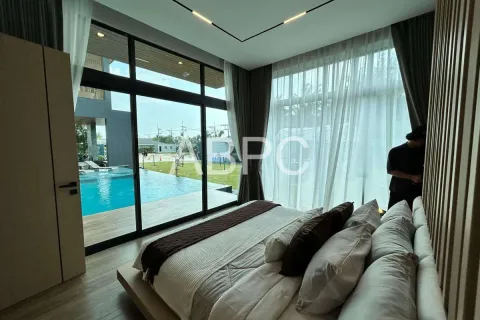 Casa de 4 dormitorios en Pattaya, Tailandia № 211947 - foto 5
