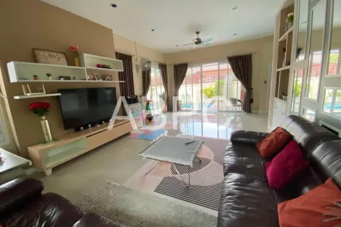 Casa de 3 dormitorios en Pattaya, Tailandia № 211949 - foto 5