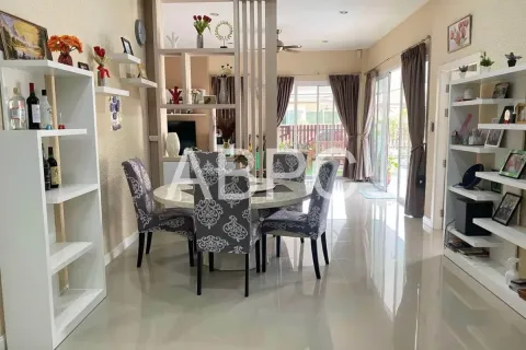 Casa de 3 dormitorios en Pattaya, Tailandia № 211949 - foto 9