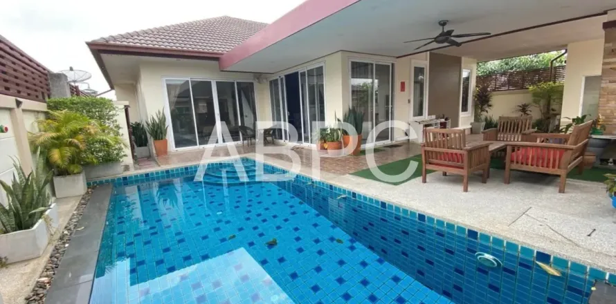 Casa de 3 dormitorios en Pattaya, Tailandia № 211949
