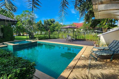 Villa in Chiang Mai, Thailand 5 bedrooms № 172503 - photo 14