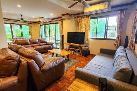 Villa in Chiang Mai, Thailand 5 bedrooms № 172503 - photo 23