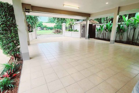 Villa in Chiang Mai, Thailand 5 bedrooms № 172503 - photo 11