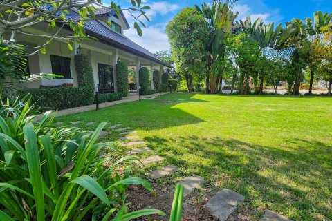 Villa in Chiang Mai, Thailand 5 bedrooms № 172503 - photo 16