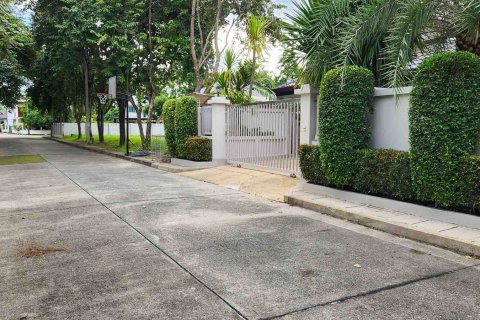 Villa in Chiang Mai, Thailand 5 bedrooms № 172503 - photo 10