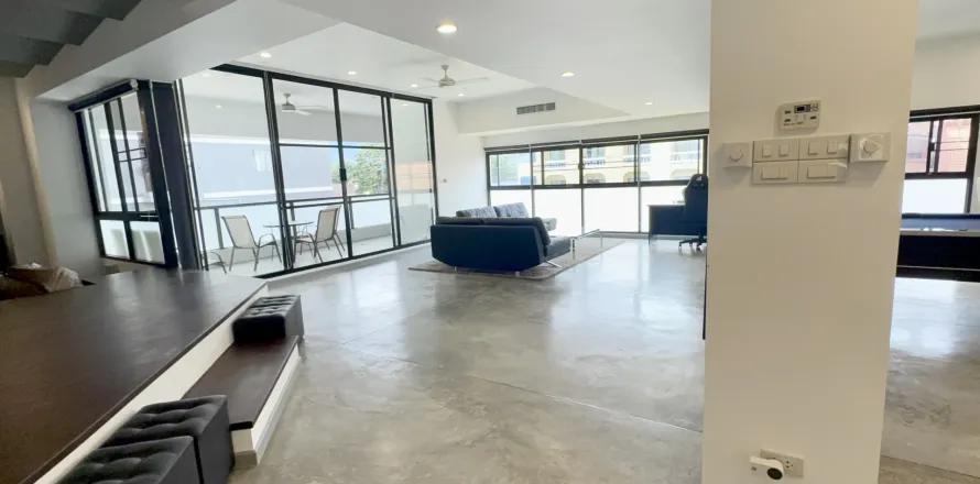 Condo in Chiang Mai, Thailand, 3 bedrooms  № 153663